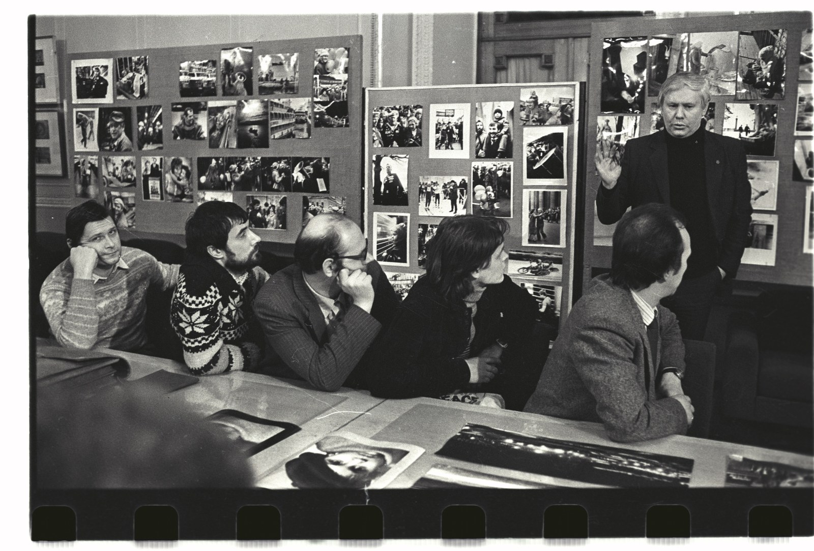 Алексей Варфаламеев. Разбор работ на Фотофакультете, 1987. Фото: Павел Маркин